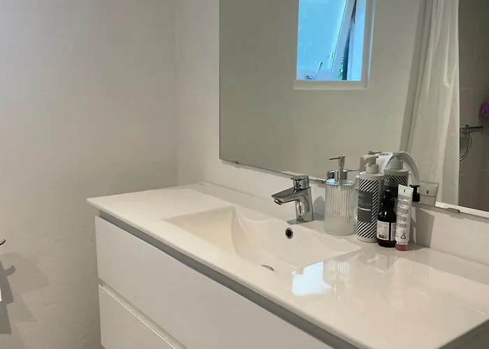 Modern And Cozy Σπίτι διακοπών *